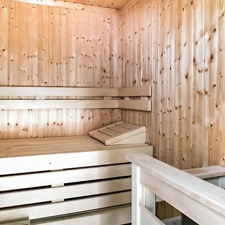 In With Sauna Robel